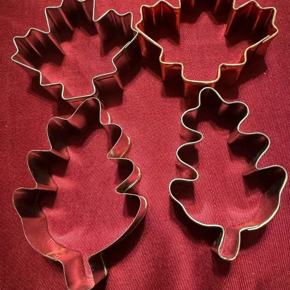 40 Cookie Cutters; stainless steels, plastic, silicone all occasions - Picture 3 of 8